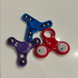 3/$10 Red and Blue Puzzle Spinners for Endless Fun  excellent conditions